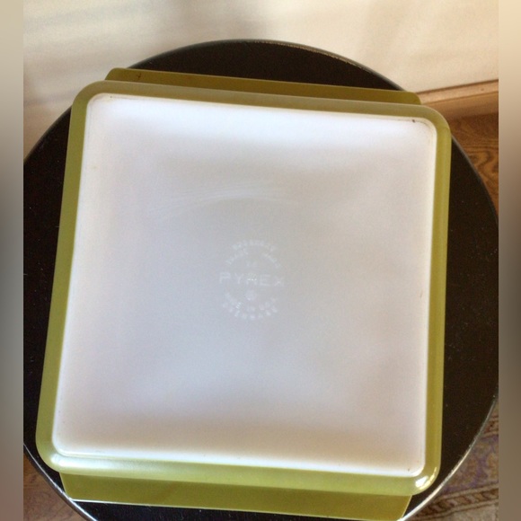Green retro mid century mod vintage Pyrex baker - Picture 2 of 4